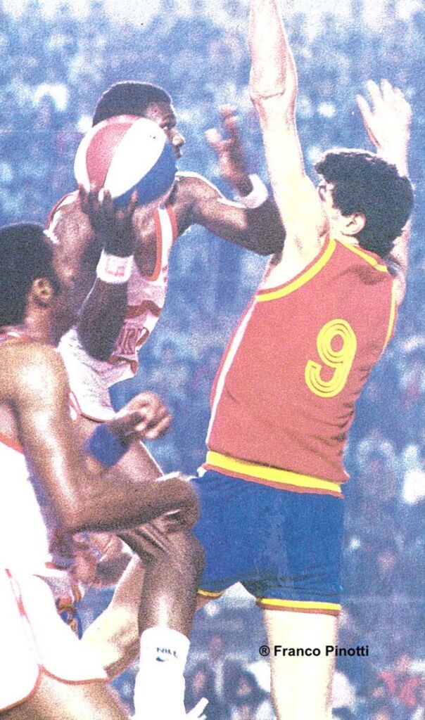 El breoganista Jimmy Wright entrando ante Romay