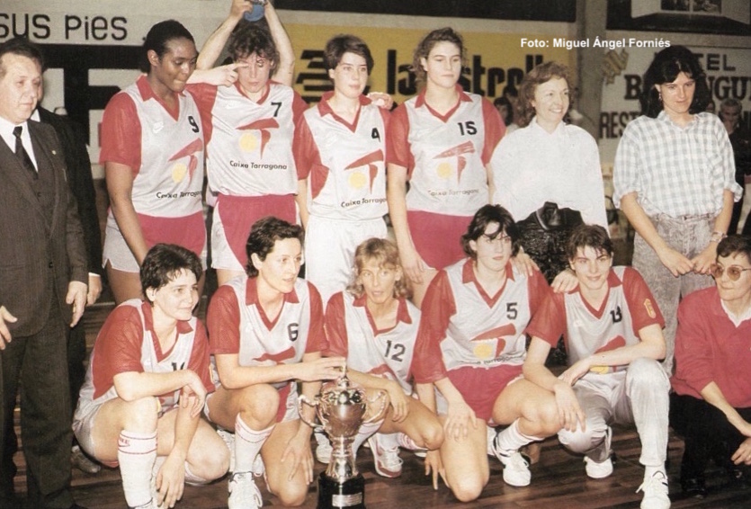 Plantilla del Caixa Tarragona que se proclamó campeonas de liga